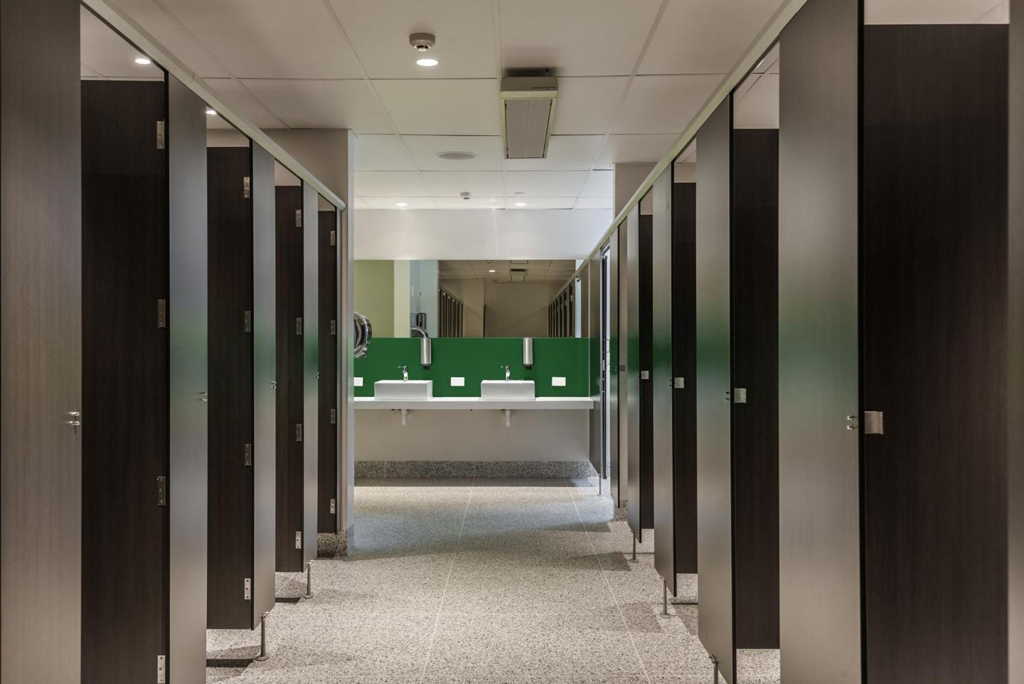 Lylo Christchurch Airport Exterior foto The changing rooms at the National Swimming Centre