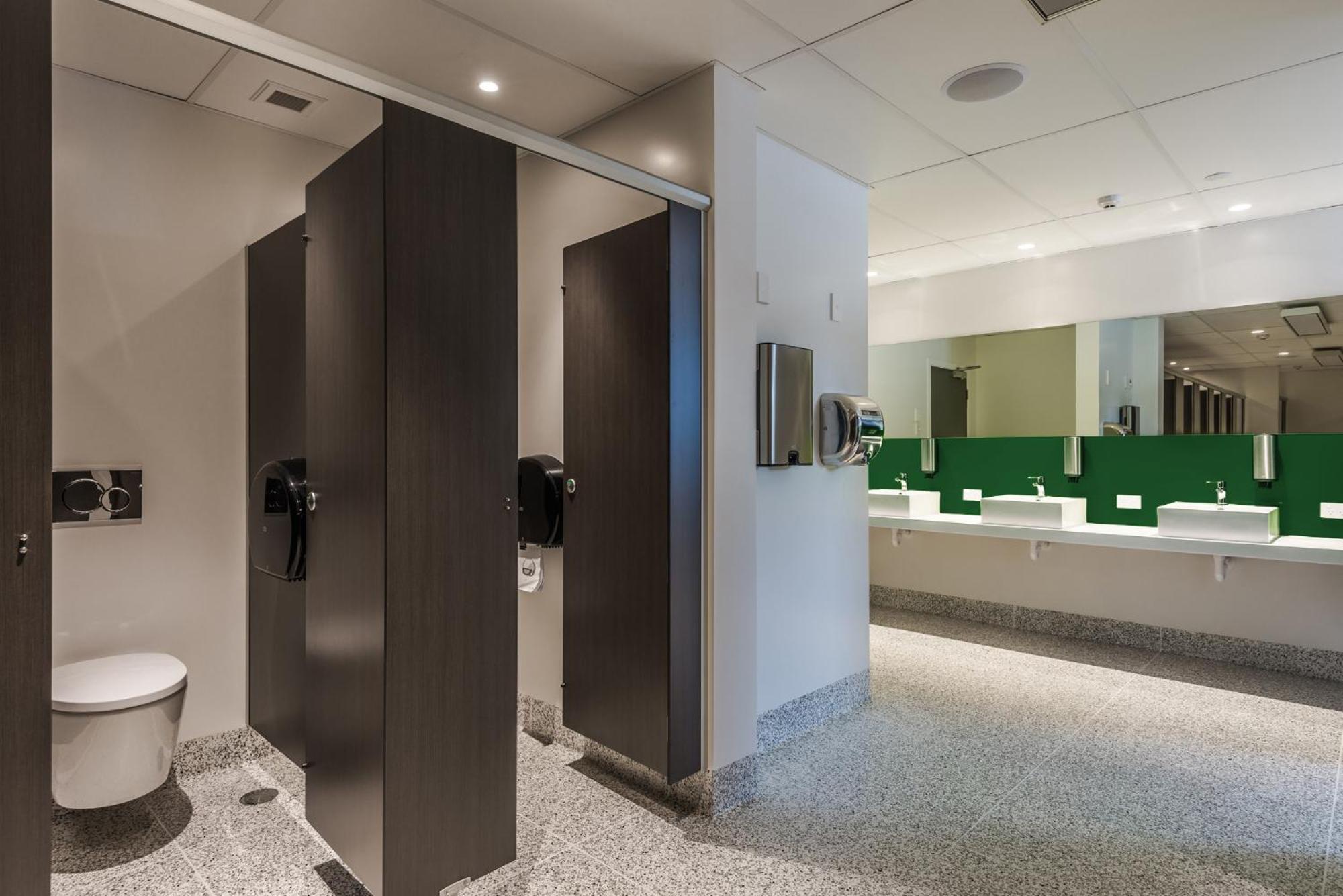 Lylo Christchurch Airport Exterior foto A toilet cubicle
