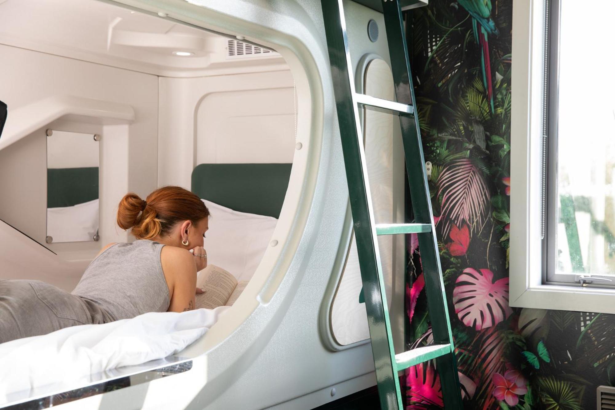 Lylo Christchurch Airport Exterior foto A capsule hotel in Tokyo