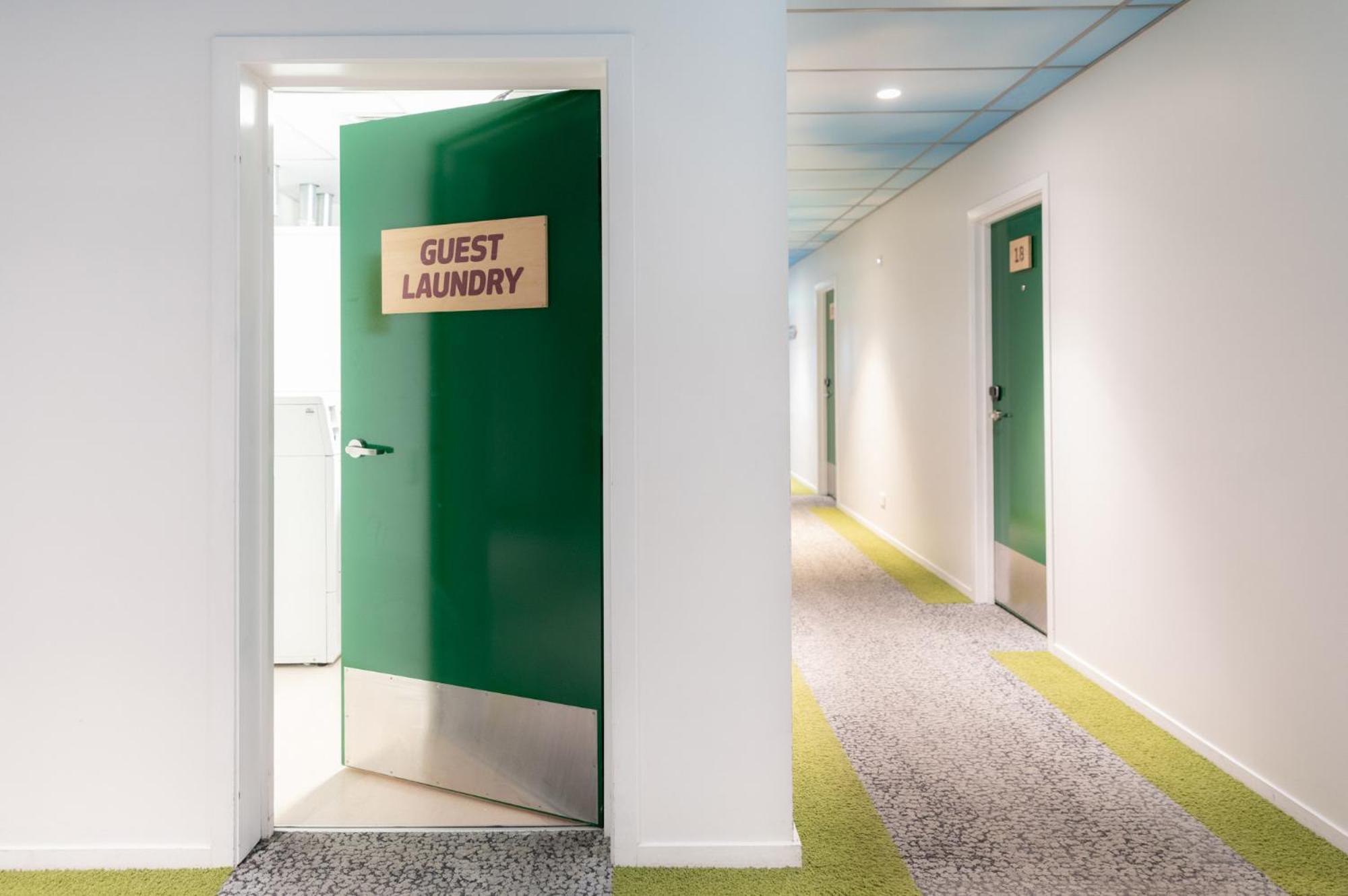 Lylo Christchurch Airport Exterior foto Laundry facilities at the University of Bath