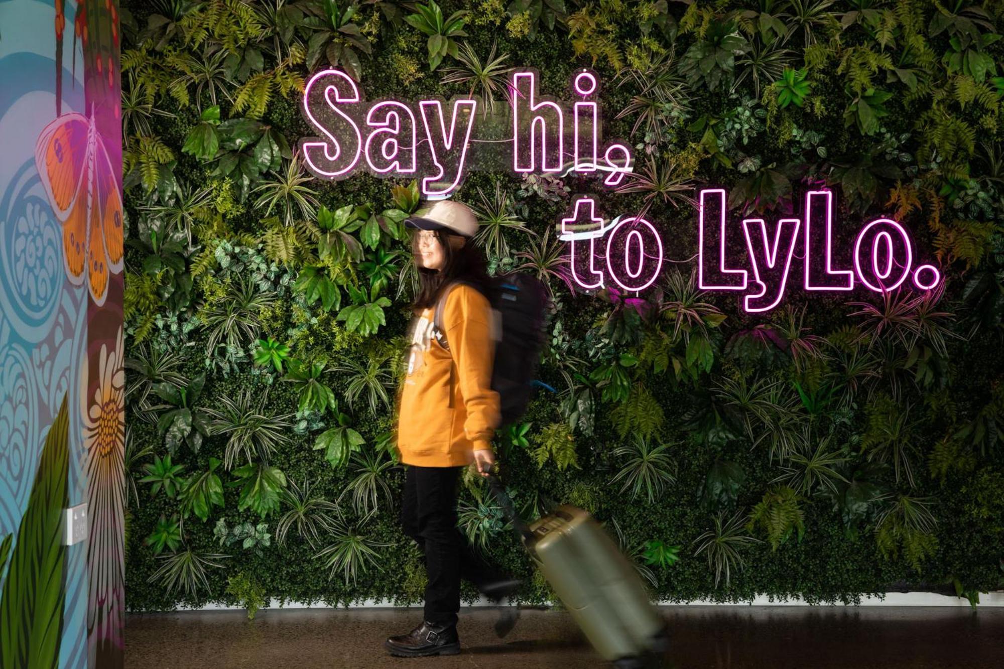 Lylo Christchurch Airport Exterior foto A living wall at the LyLo shopping centre in Melbourne, Australia