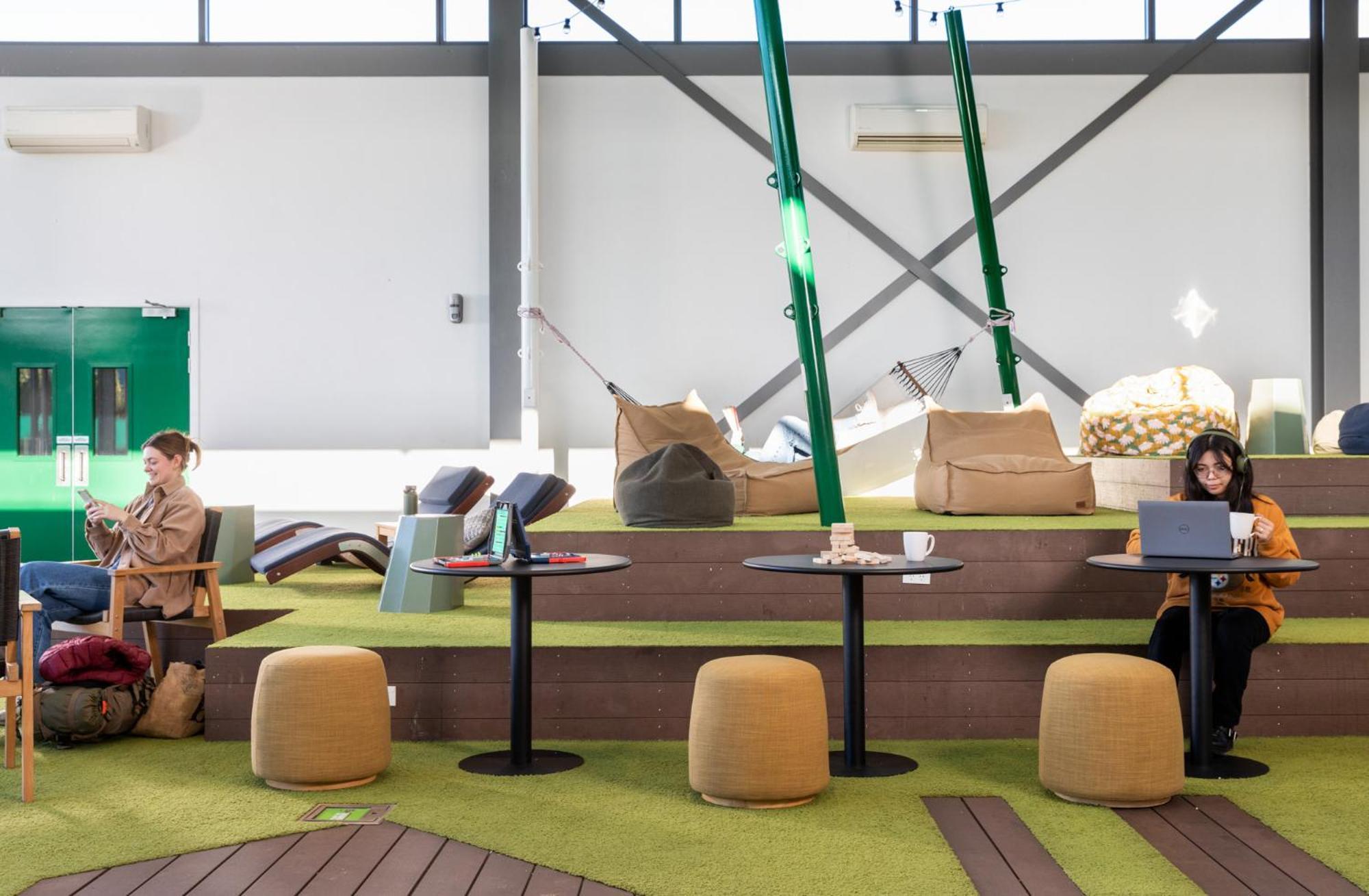 Lylo Christchurch Airport Exterior foto The Green