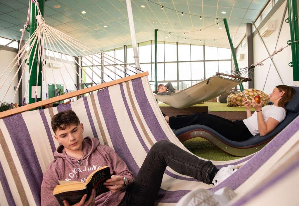 Lylo Christchurch Airport Facilități foto Students relaxing in the library